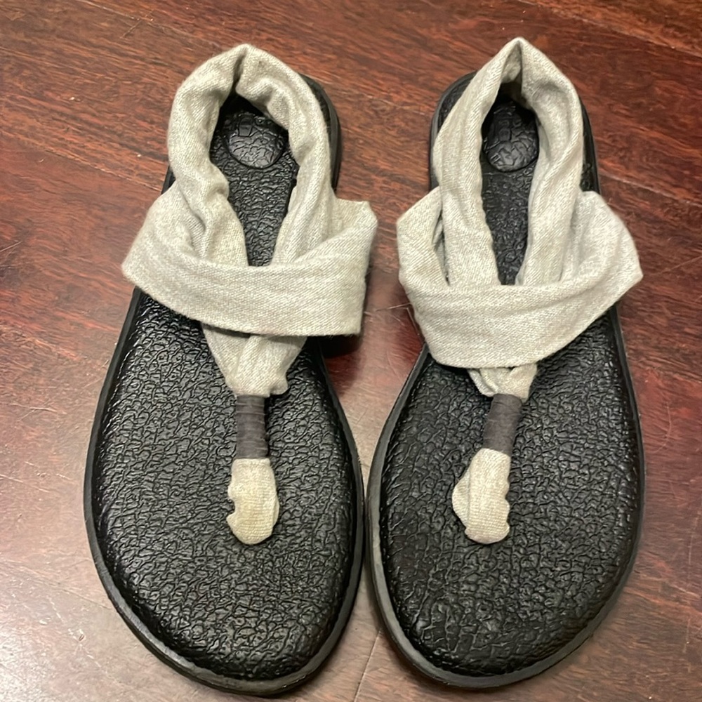 Sanuk Gray Wrap Sandals Size 8 comfy
